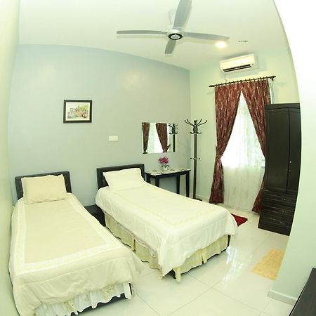 Twin Castle Homestay Куала-Пилах Экстерьер фото